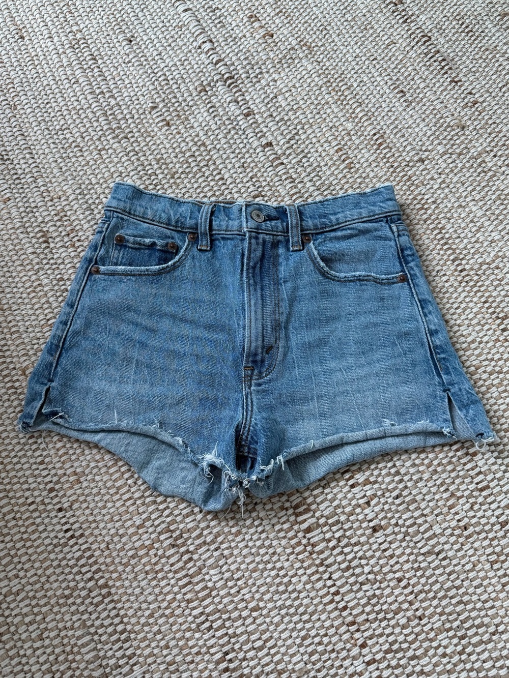 Abercrombie & Fitch The Mom Denim Short High Rise Size 25 / 0